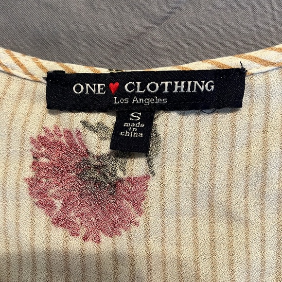 Women’s blouse, size small - Picture 2 of 4